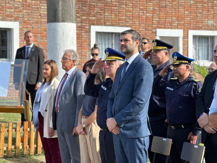 autoridades en el acto de inauguración