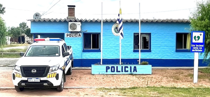Fachada y móvil policial de Seccional Decimoprimera