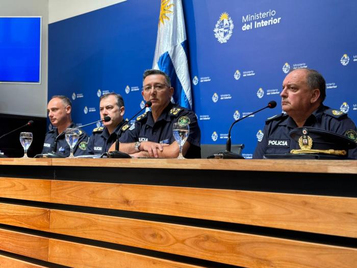 Director de la Policía Nacional, jefe de JPCanelones, subdirector PNacional, subdirector PCientífica