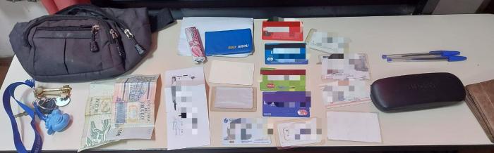 Morral, tarjetas de credito, llaves, estuche lentes y dinero