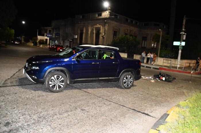 Camioneta en siniestro de rotonda en Minas 