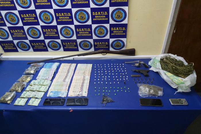 Droga, armas y dinero incautado
