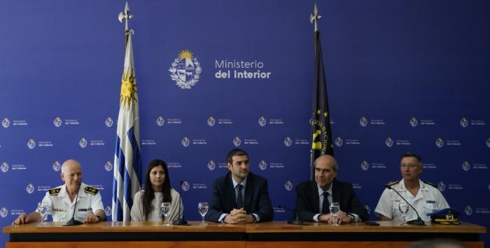 Comando del Ministerio del Interior junto al comando de Migración.