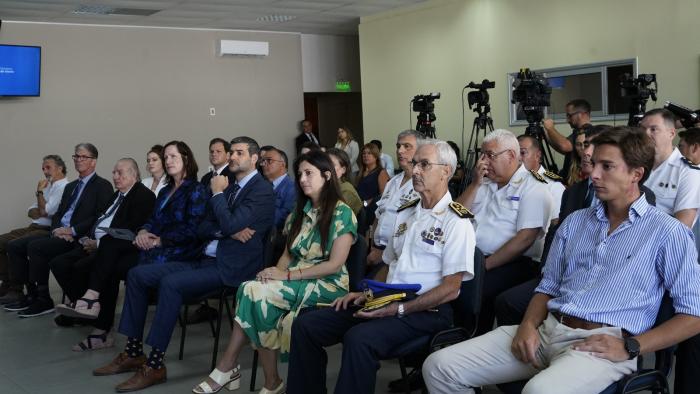 Ministro del Interior junto a la Embajadora de los Estados Unidos, acompañados por otras autoridades Ministro del Interior junto a la Embajadora de los Estados Unidos, acompañados por otras autoridades
