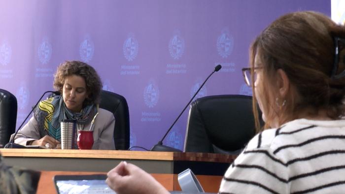 Fiscal argentina que brindó el curso y una de las asistentes. Fiscal argentina que brindó el curso y una de las asistentes.