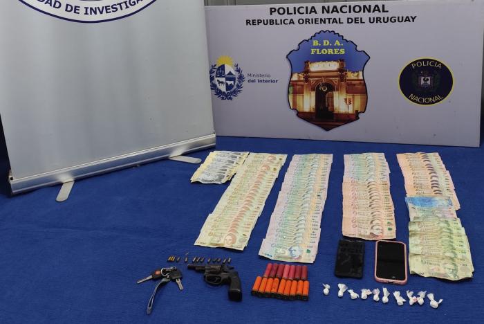 Parte de los objetos incautados.