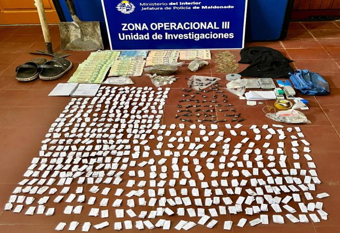 Efectivos policiales incautaron cocaína, marihuana, armas y municiones en San Carlos Imagen: variedad de droga incautada