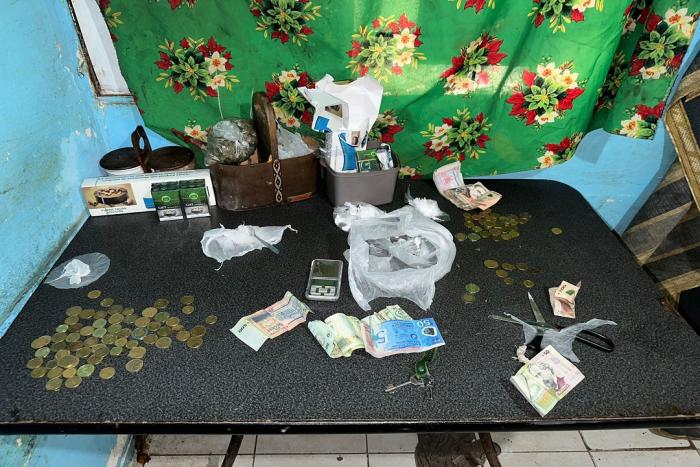 Droga, dinero y otros objetos incautados
