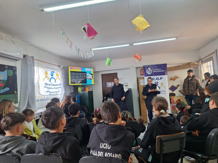 Taller de convivencia en escuela y liceo de Villa del Rosario
