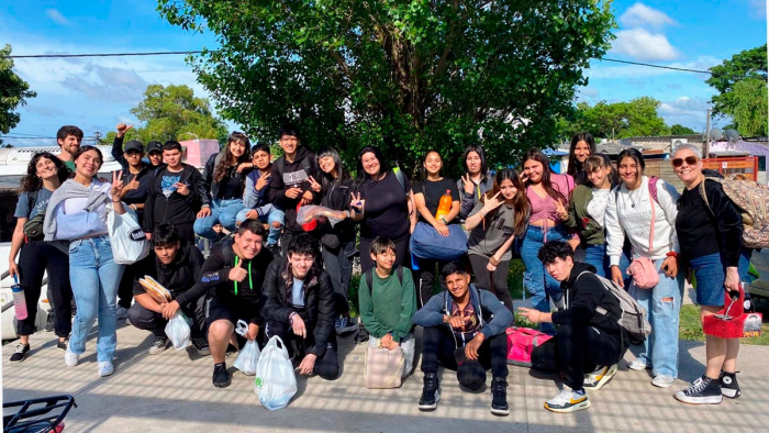 Estudiantes en paseo de fin de curso en Colonia