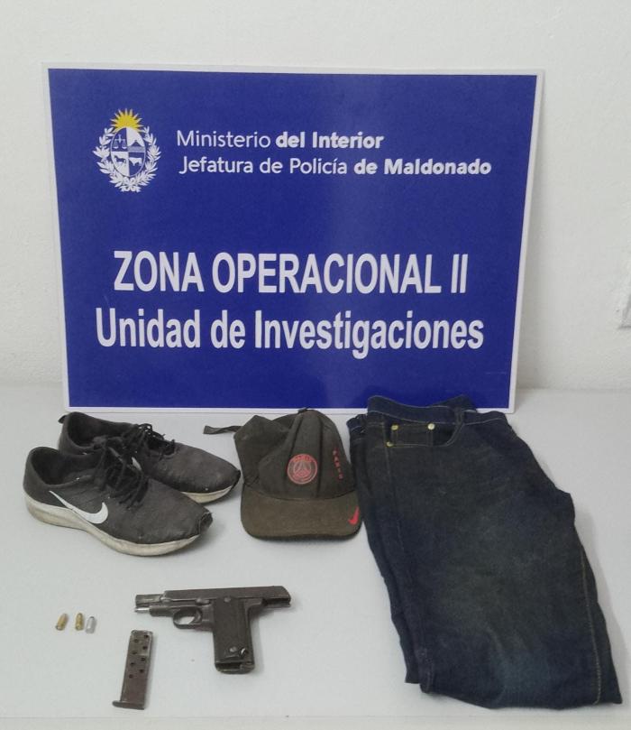 Championes, arma de fuego, gorro incautado por los efectivos