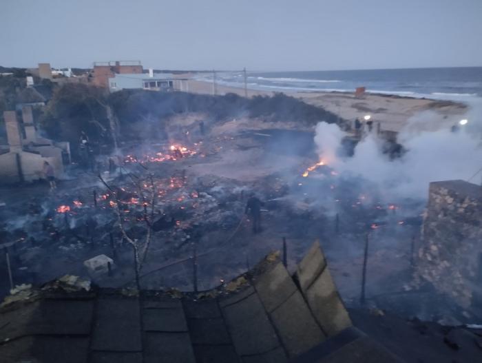 incendio en cabañas de madera