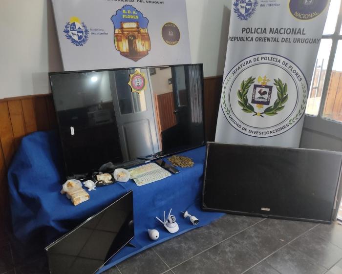 Condenados por Tráfico Interno de Sustancias Estupefacientes Prohibidas en Flores. Sustancias estupefacientes, dinero y objetos incautados.
