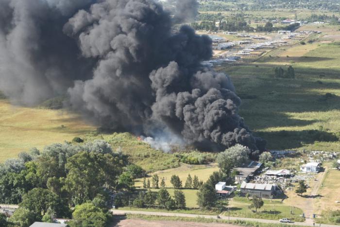 Avistamiento aéreo del incendio en depósito de reciclables