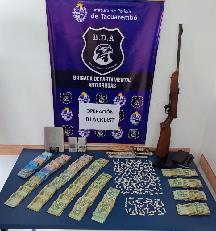 Sustancia estupefaciente, celulares, arma y dinero incautados Sustancia estupefaciente, celulares, arma y dinero incautados