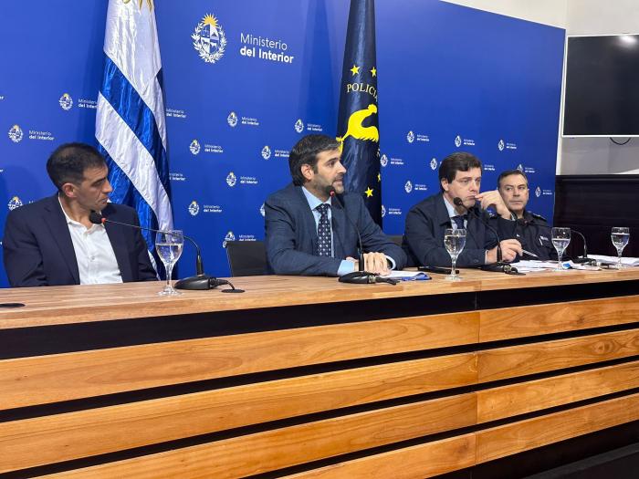 Autoridades en conferencia