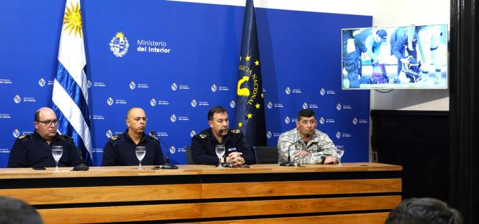 autoridaes policiales en conferencia 