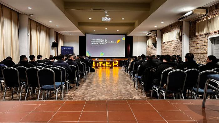 Capacitación de funcionarios policiales en búsqueda de reforzar la seguridad pública