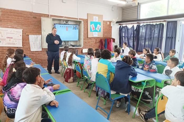 Alumnos en charla sobre Bullying.