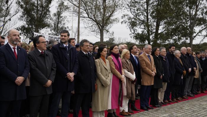 Ministro del Interior, junto al Presidente y la Vicepresidenta de la República en el acto.
