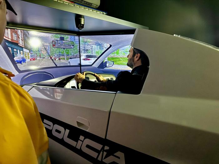 Simulador de manejo de automóviles policiales para la Escuela de Seguridad Vial y Conducción de la P