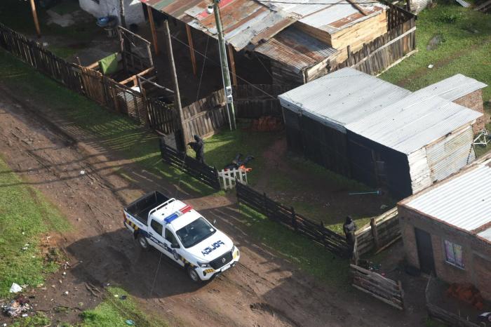 Allanamientos en barrios Ayuí y Fabini de Artigas resultan en siete detenciones