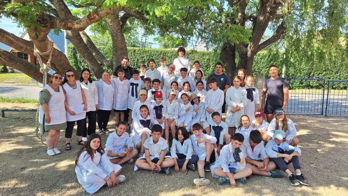 Maestras y estudiantes de 5to y 6to grado de Escuela 80 de San José Taller Resolución de Conflictos y Cocina