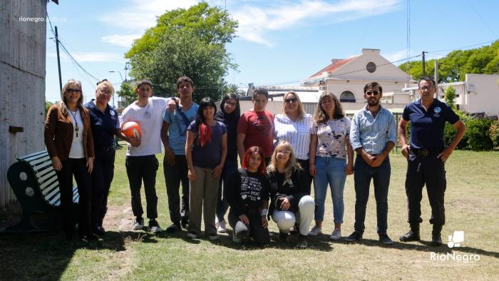 adolescentes INAU junto a dirigentes de Intendencia y Policias