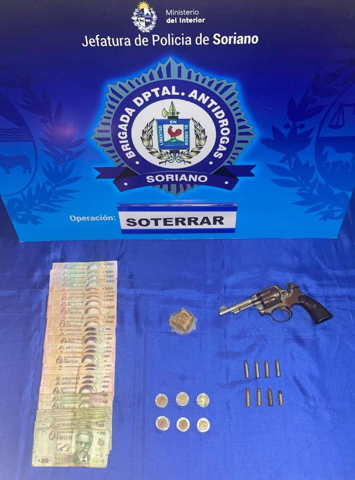 Armas, celulares, sustancias, dinero y otros objetos incautados en el operativo Armas, celulares, sustancias, dinero y otros objetos incautados en el operativo
