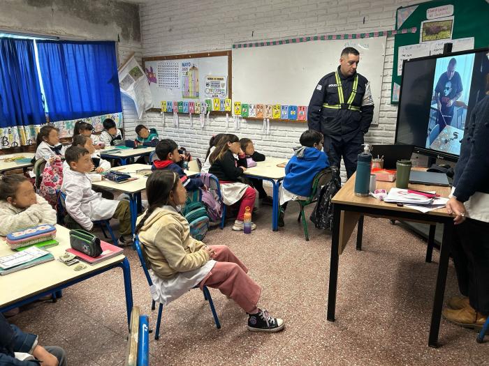 Alumnos en charla 