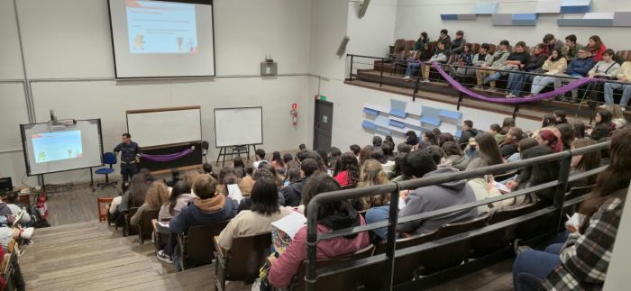 Capacitación teórica Estudiantes aprendiendo desde el auditorio