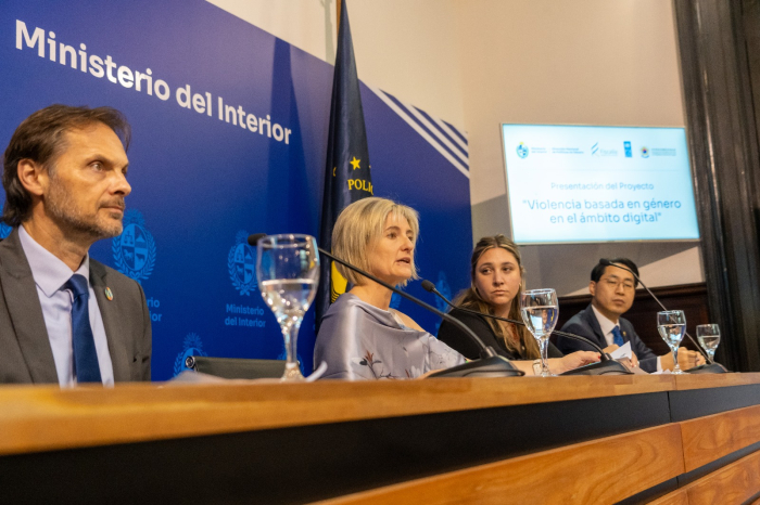 Autoridades que componen la mesa de presentación del proyecto Autoridades que componen la mesa de presentación del proyecto