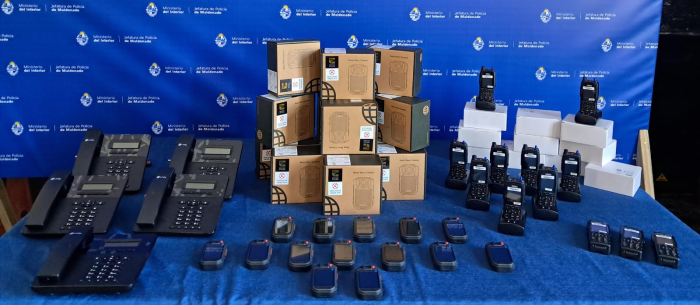 Equipos de comunicaciones y cámaras personales.