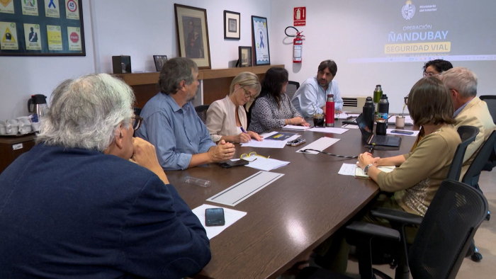 Foto reunión de las autoridades en la Junta Nacional de Seguridad