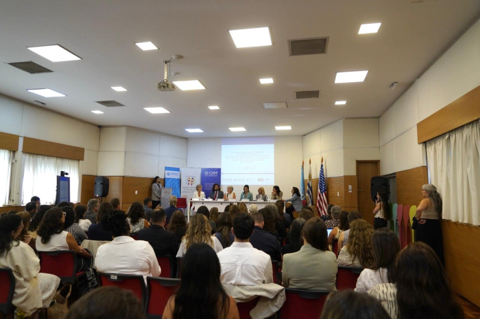 Panel de autoridades en lanzamiento de proyecto
