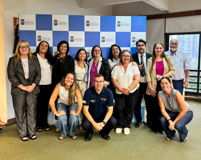 Jornada académica en Maldonado abordó desafíos sobre género, cuidado y autonomía en el marco del 8M