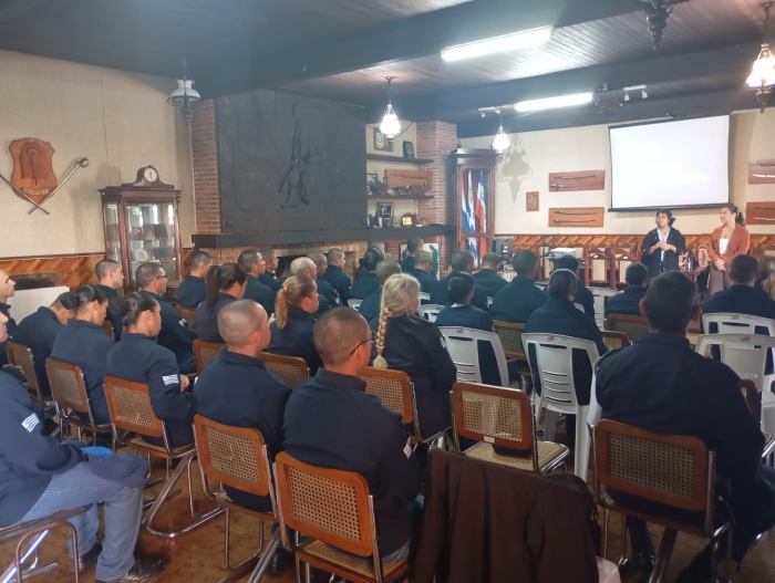 Policías en la actividad 