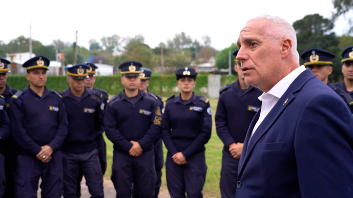 Ministro del Interior saluda a los cadetes Ministro del Interior saluda a los cadetes
