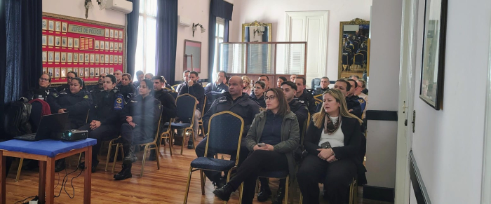 Policias de Maldonado reciben capacitacion de prevención de suicidio