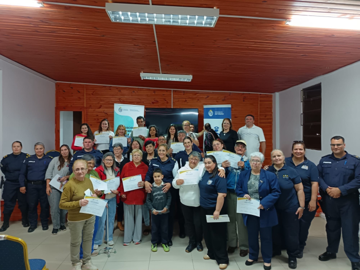 Foto grupal con los participantes 