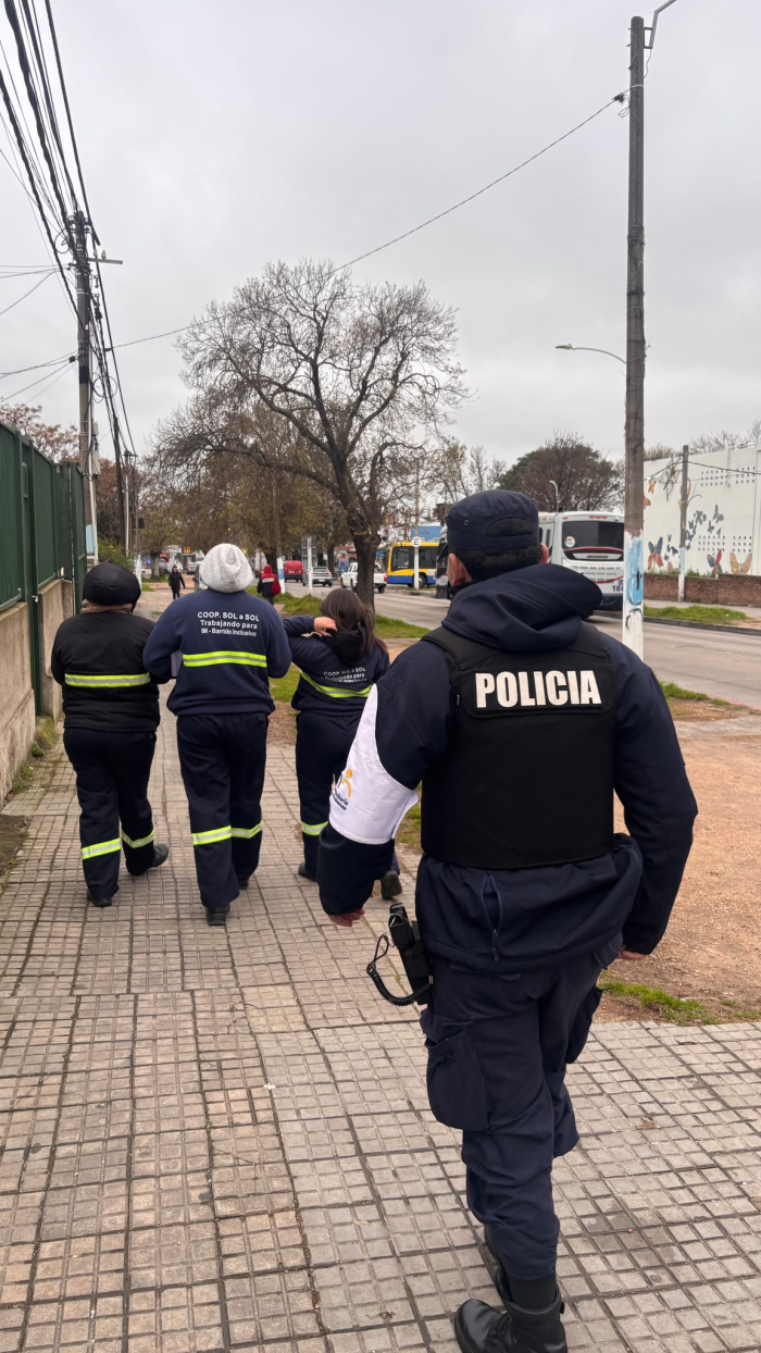 Grupo entregando folletería 