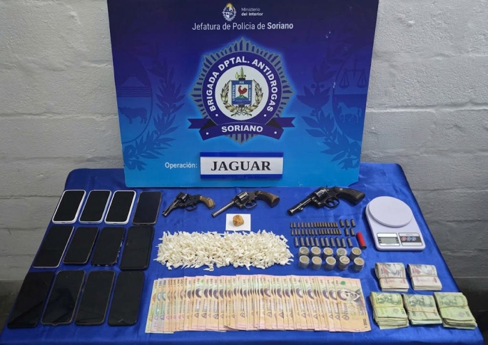 Operación Jaguar Estupefacientes, dinero, balanzas y celulares incautados en operativo antidrogas en Mercedes.