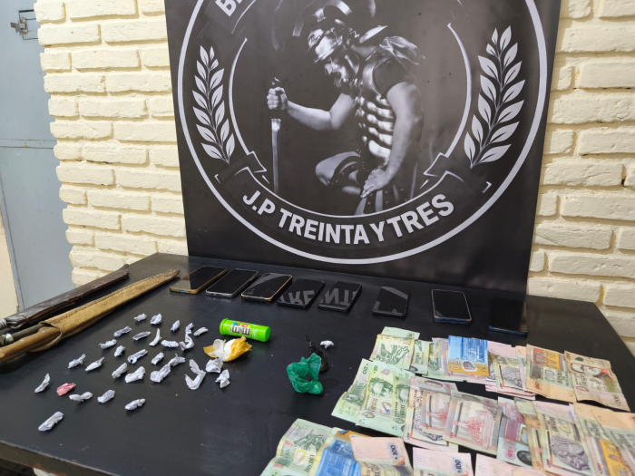 droga mesa con sustancias incautadas