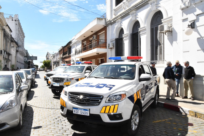 Tres camionetas JAC incorporadas para fortalecer el servicio policial en Soriano.