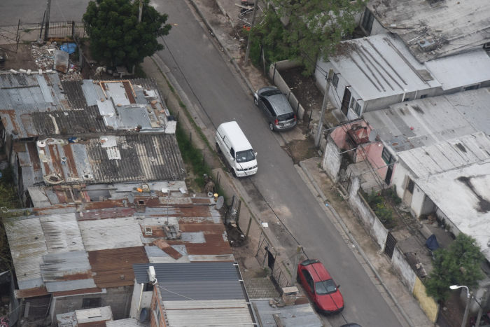 Vehículo hurtado Camioneta blanca parada en la calle