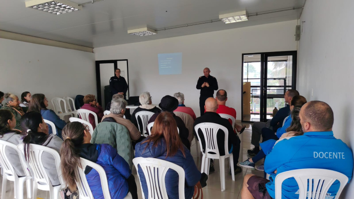 Charla en Polideportivo Cerro Pelado Charla en Polideportivo Cerro Pelado