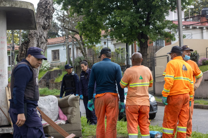 Funcionarios del Municipio F y policiales