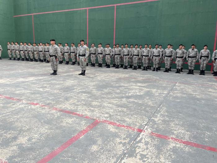 Guardias que egresaron con la boina negra