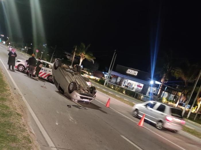 auto volcado por siniestro de tránsito tras persecución