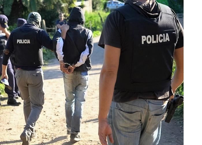 hombre detenido hombre detenido